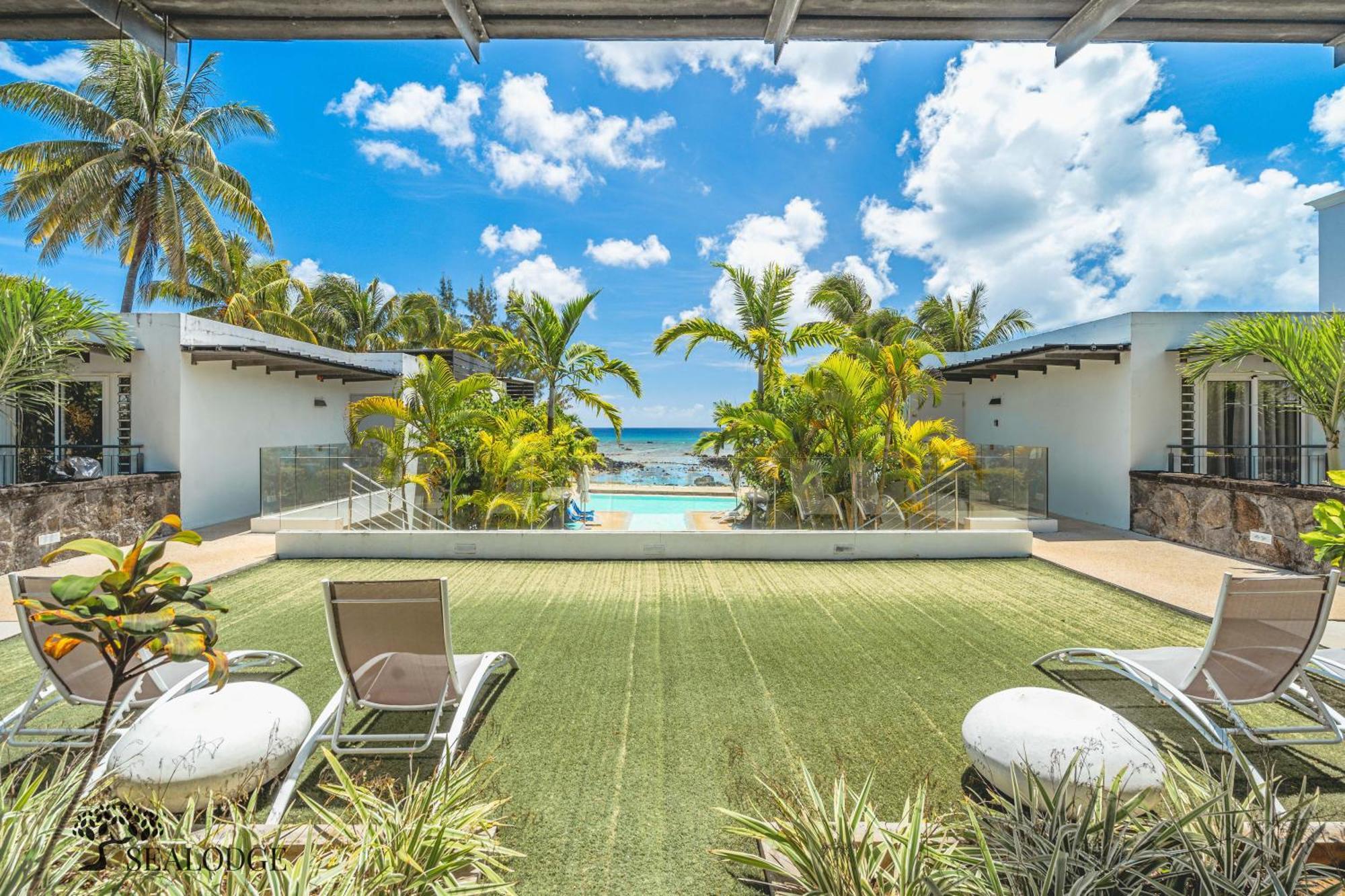Kanope Bay - Holiday Beachfront Apartments Pointe aux Biches Exterior foto